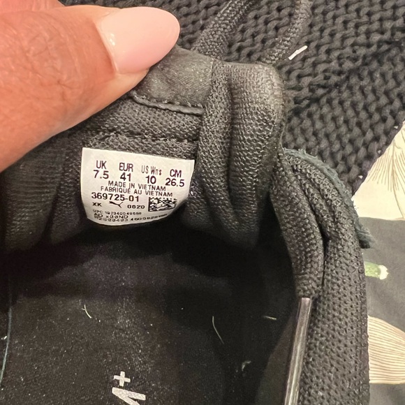 Women’s Puma Suede Sneakers, Sz 10, well maintained - Picture 4 of 4